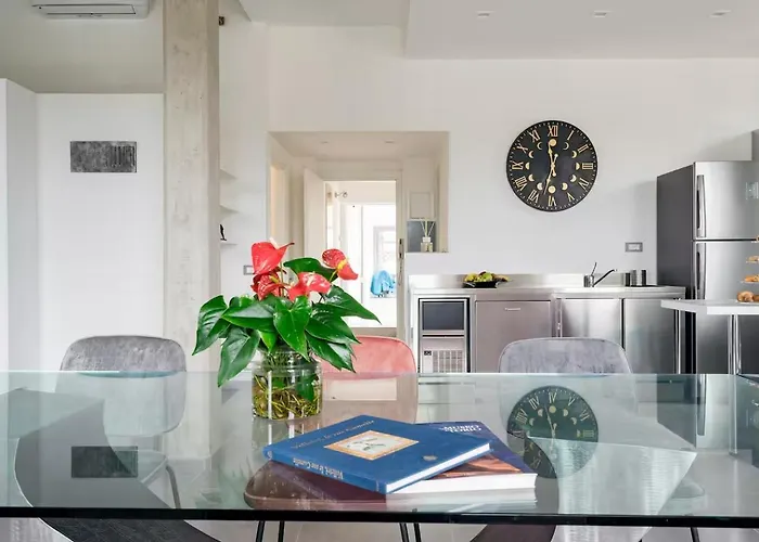 Modern Cozy Near The Colosseum In 4* Roma