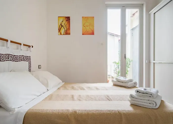Modern Cozy Near The Colosseum In Pensión Roma