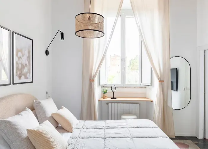 Modern Cozy Near The Colosseum In Pensión 4*