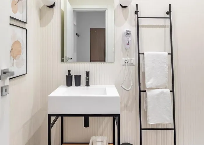 Modern Cozy Near The Colosseum In Pensión 4*