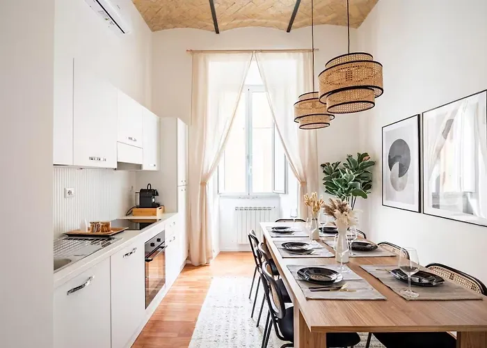 Modern Cozy Near The Colosseum In Pensión Roma