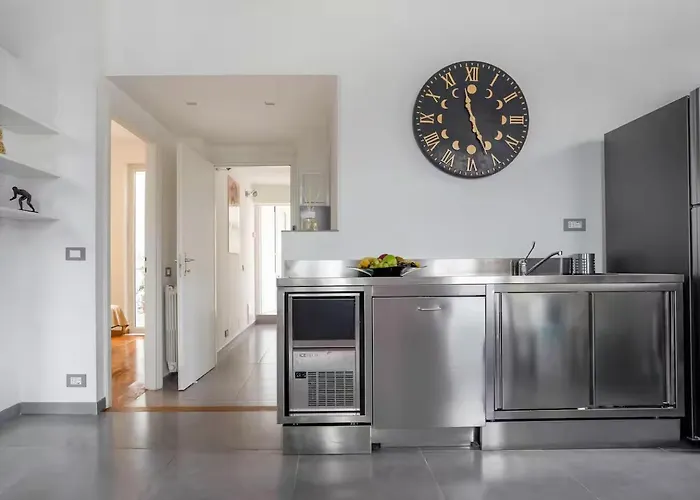 Modern Cozy Near The Colosseum In 4* Roma