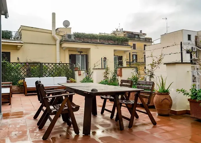 Modern Cozy Near The Colosseum In 4* Roma
