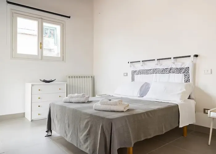 Modern Cozy Near The Colosseum In 4* Roma