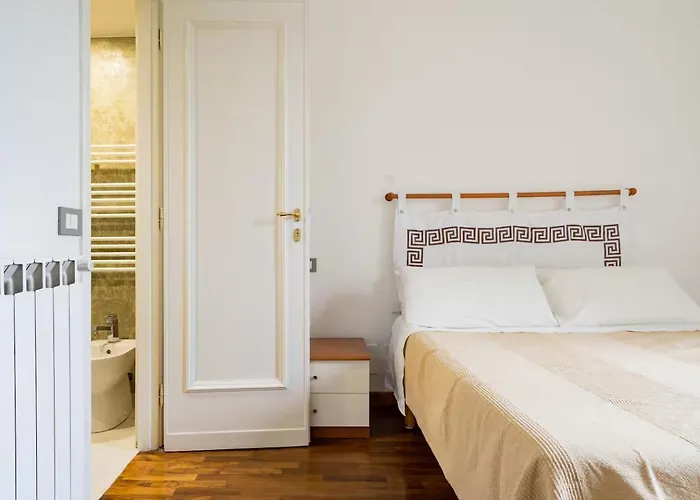 Modern Cozy Near The Colosseum In 4* Roma
