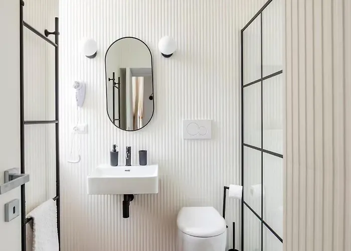 Modern Cozy Near The Colosseum In 4* Roma